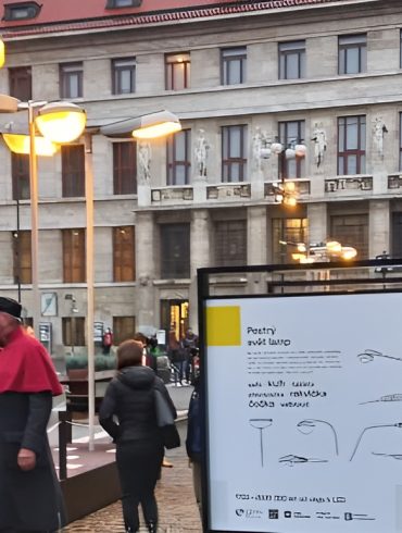 The outdoor exhibition for the general public was prepared by Technology of the City of Prague, the municipal company which operates the city’s public lighting. Credit: Praha.eu.